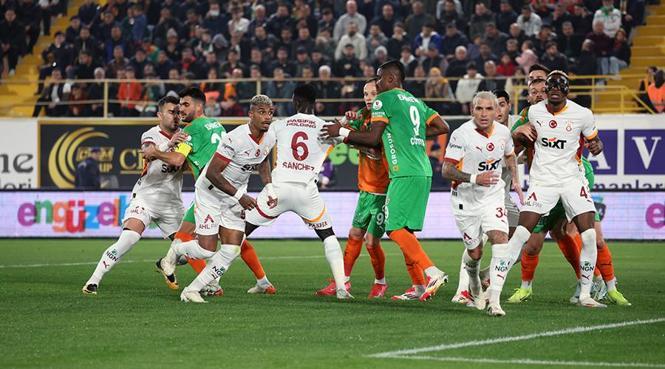 İlk yarı sonucu | Alanyaspor 1-0 Galatasaray