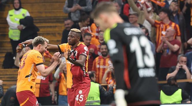 İlk yarı sonucu: Galatasaray 3-0 Antalyaspor