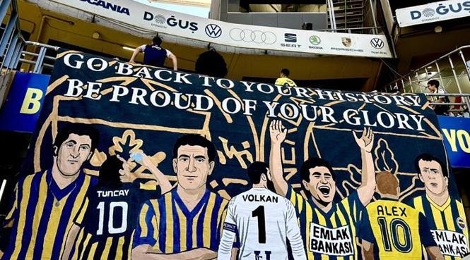 Fenerbahçe tribünlerinde yer alan pankart!