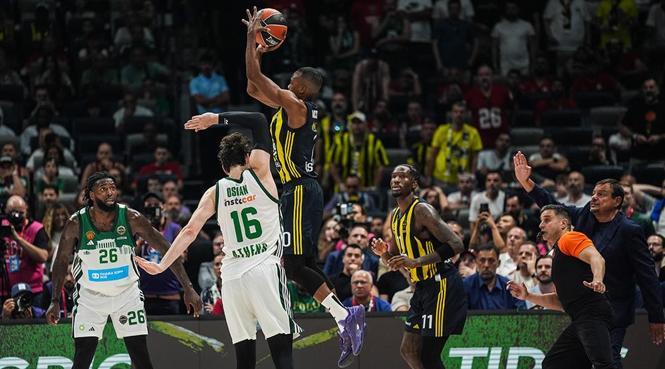 McCollum ve Baldwin IV sahnede!