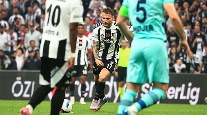 Immobile'nin şutu auta gitti