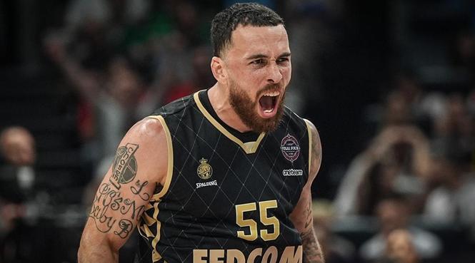 Monaco 4'te 4 üçlük ile başladı
