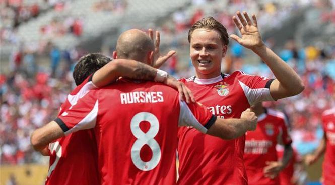 Benfica öne geçti