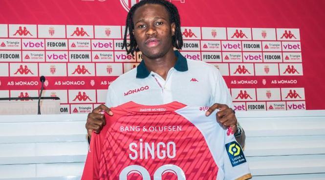 Galatasaray'a sürpriz stoper 