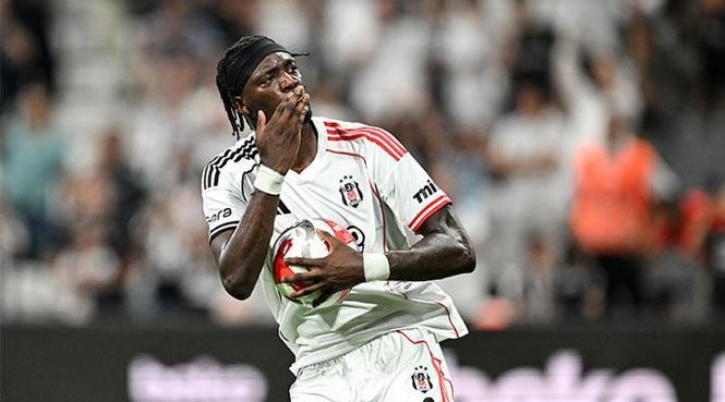 Abraham sahneye çıktı