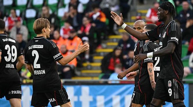 Abraham hat-trick yaptı, fark dörde çıktı!