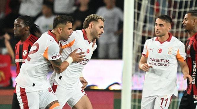 Barış Alper yine sahnede