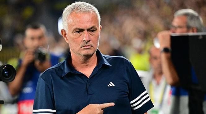 MOURINHO SOYUNMA ODASINA GİTTİ