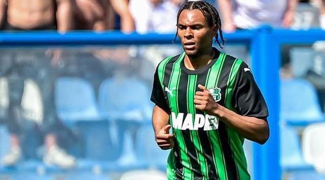 F.Bahçe ile anılan Lauriente, Beşiktaş'a imzaya geliyor!