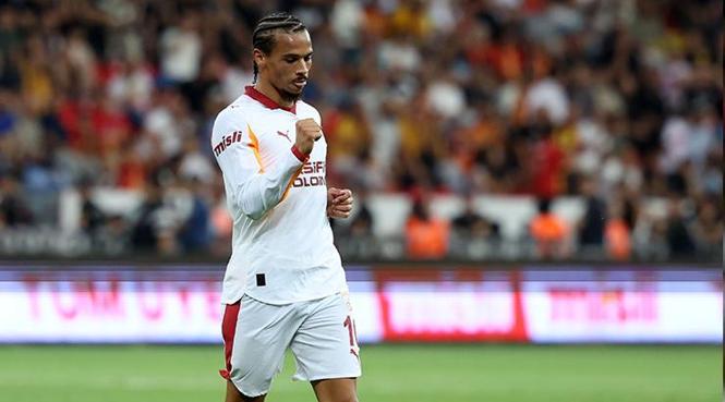 Sane sahneye çıktı