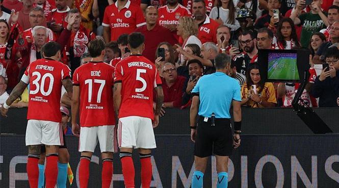 Benfica golü attı! VAR uyardı, iptal