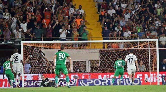 Alanyaspor penaltı kazandı!