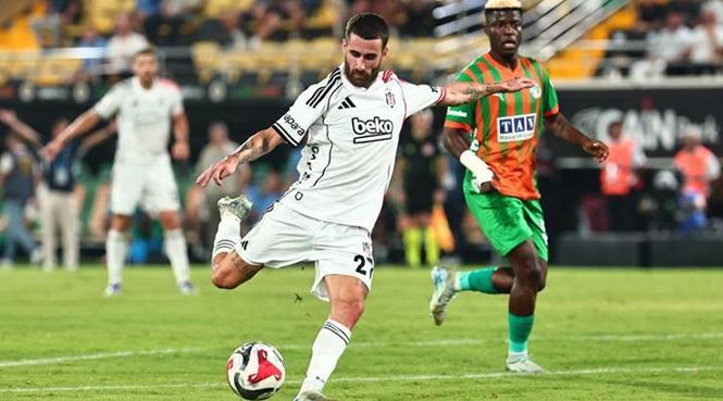 Bir gol daha kaçtı!