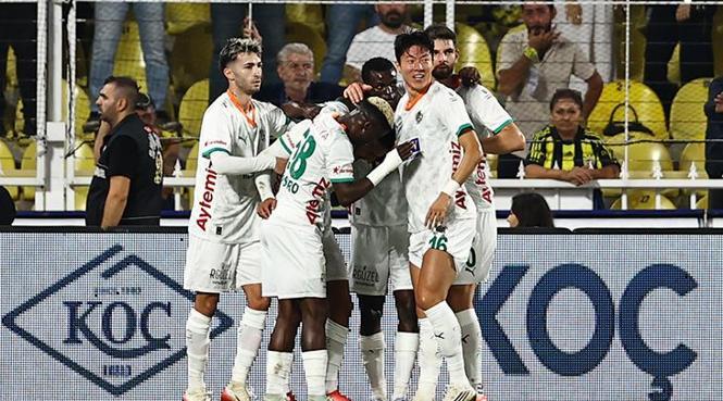 Alanyaspor öne geçti