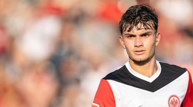 Frankfurt'ta milli futbolcu Can Uzun forma giyiyor