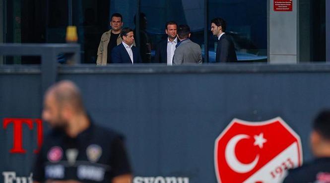YÖNETİM, RİVA'DA