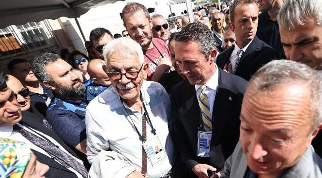 ALİ KOÇ'A YOĞUN İLGİ