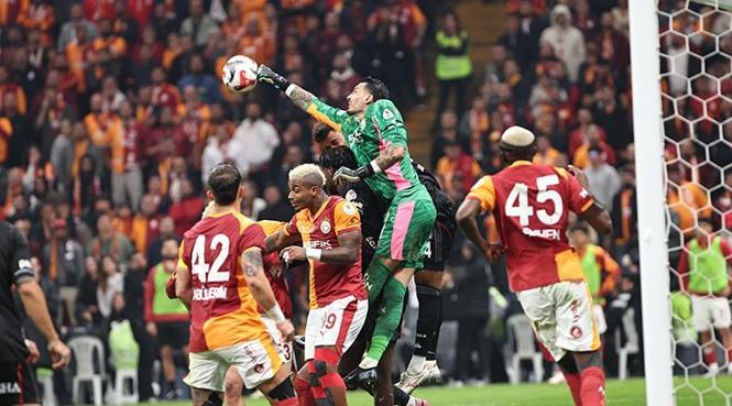 İLK YARI BİTTİ