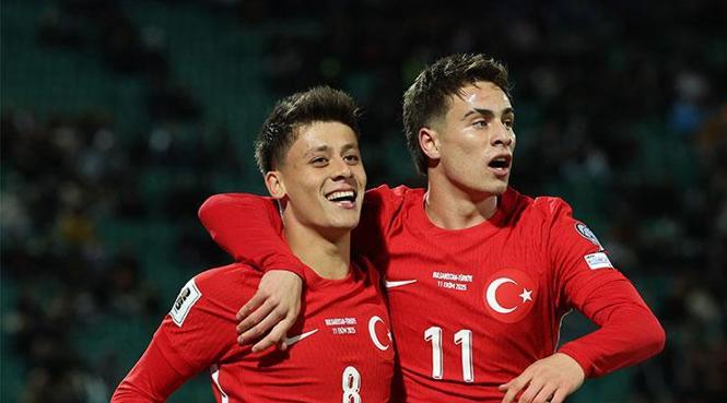 Kenan Yıldız sahneye çıktı
