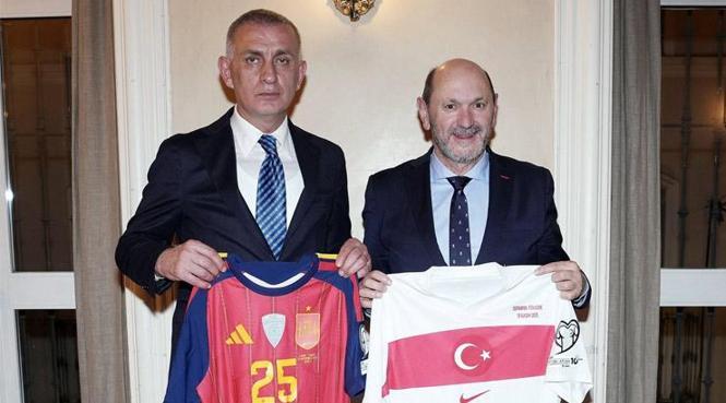 Maç öncesi dostluk yemeği 