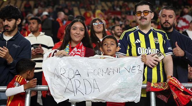 Türk taraftarlar, A Milli Takım'ı yalnız bırakmadı