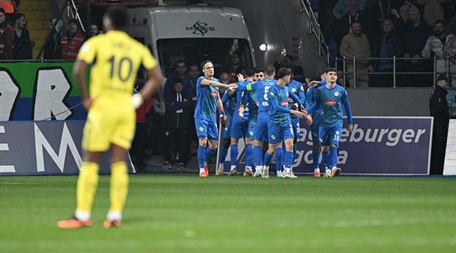 İLK YARI SONA ERDİ