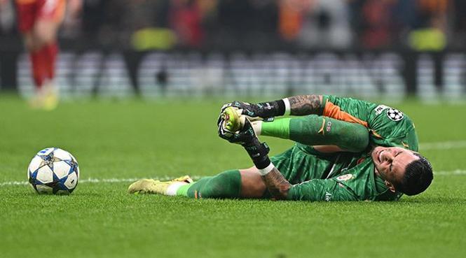 Uğurcan Çakır yerde kaldı