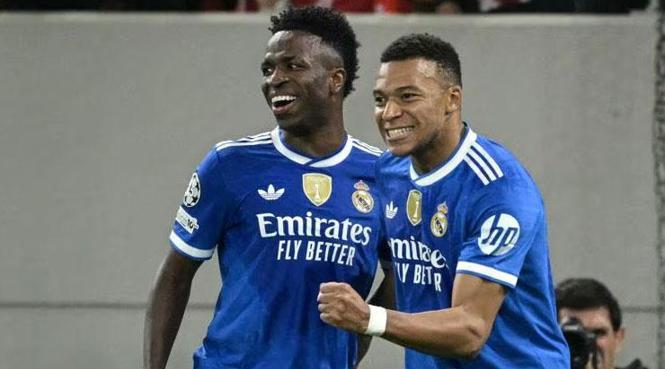 Mbappe hat-trick yaptı