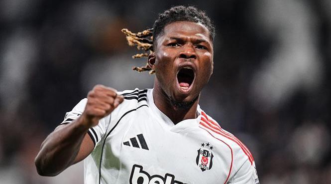 Toure sahneye çıktı