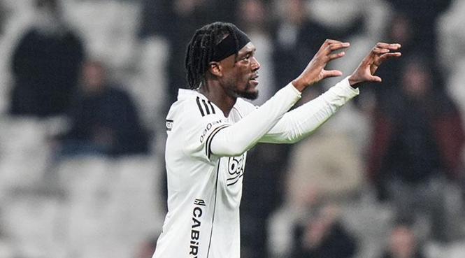 Abraham sahneye çıktı