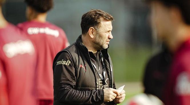 Okan Buruk'tan zemin şikayeti