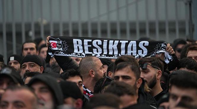 Beşiktaşlı taraftarlar Kadıköy'e geldi