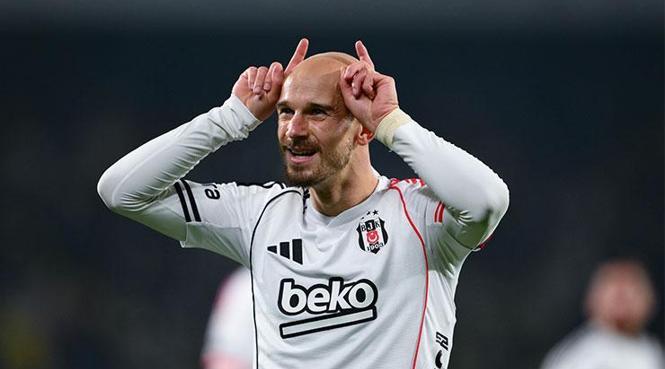 Cerny sahneye çıktı