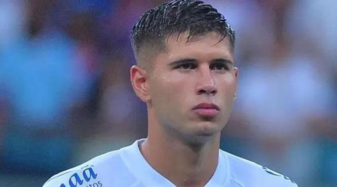 Kartal'a Arjantinli stoper