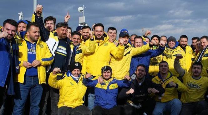 Fenerbahçeli taraftarlar Süper Kupa finali için stada geldi