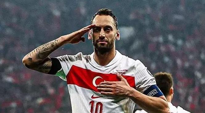 Hakan Çalhanoğlu, Cimbom'a 'evet' dedi