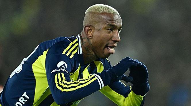 Talisca sahnede 