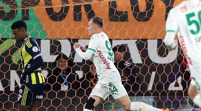 Alanyaspor öne geçti