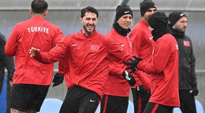 Milliler moralli gitti