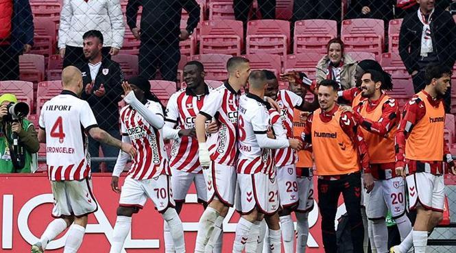 Holse sahneye çıktı