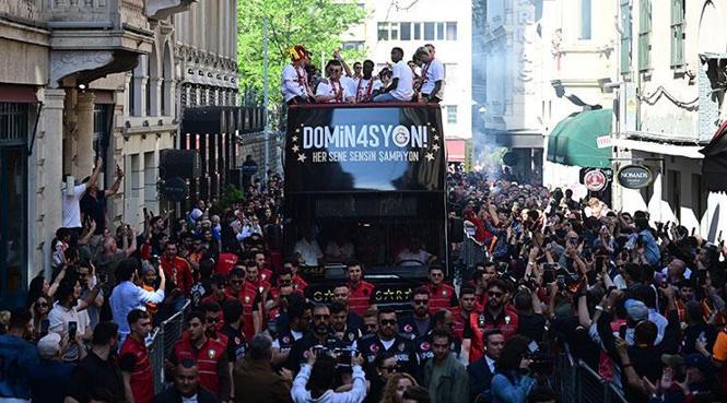 BÜYÜK KALABALIK