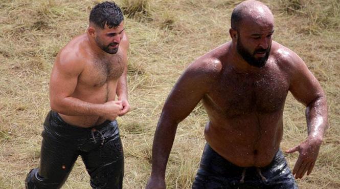 Sert elenseler, iki başpehlivan da hareketli başladı