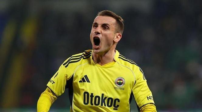 Fenerbahçe'nin yıldız futbolcusu Kerem Aktürkoğlu, Al Ahli'den gelen transfer teklifiyle gündemde.