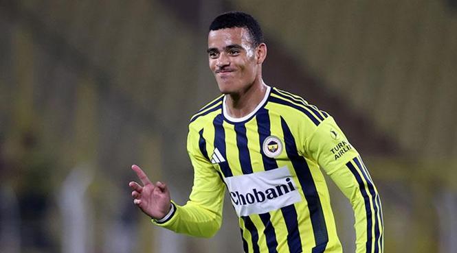 Greenwood sahneye çıktı