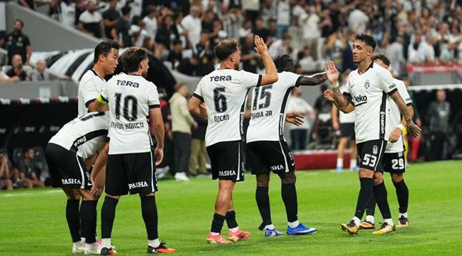 Rakiplerine acımıyor
