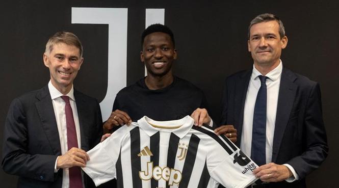 Pape Matar Sarr imzayı attı