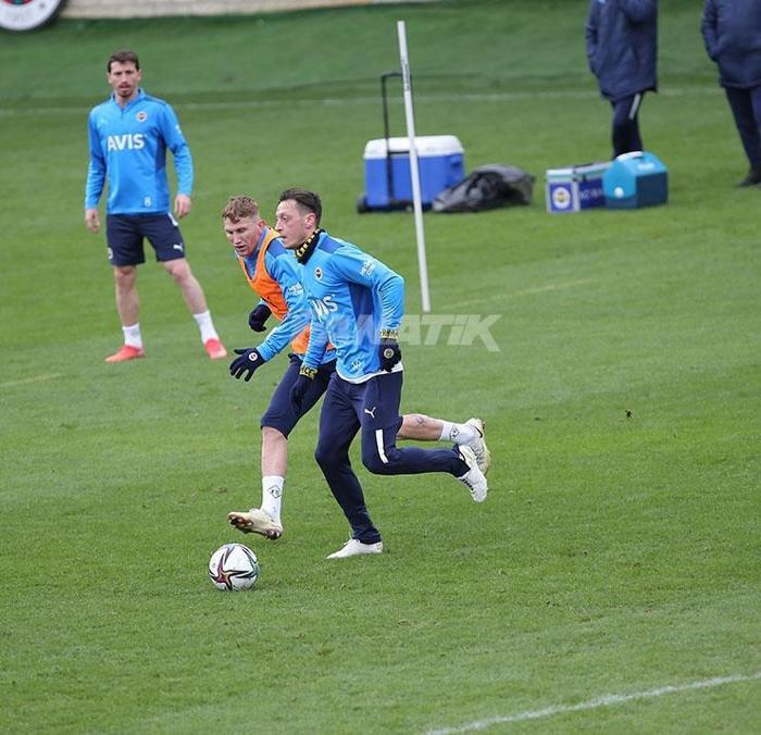 Fenerbahçe idmanında Mesut Özil şov İdmanda coştu