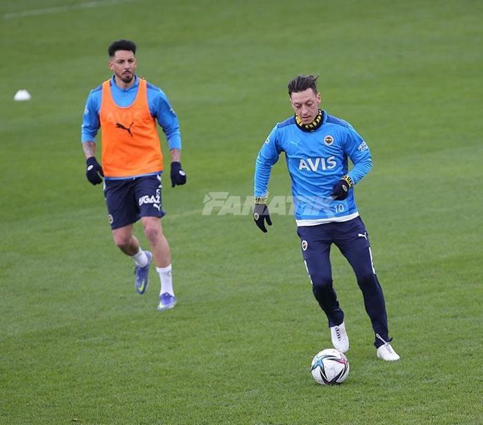 Fenerbahçe idmanında Mesut Özil şov İdmanda coştu