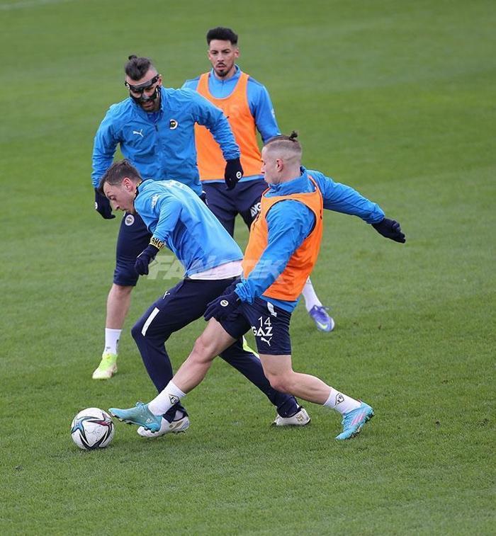 Fenerbahçe idmanında Mesut Özil şov İdmanda coştu