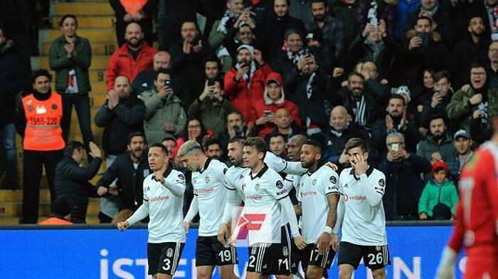 Beşiktaş taraftarlarının hedefinde yine Tolgay Arslan var